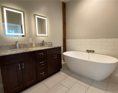 18 Graves Avenue - Photo Thumbnail 20