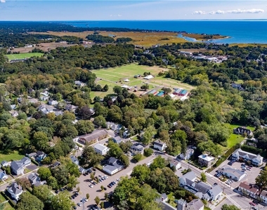 18 Graves Avenue - Photo Thumbnail 27