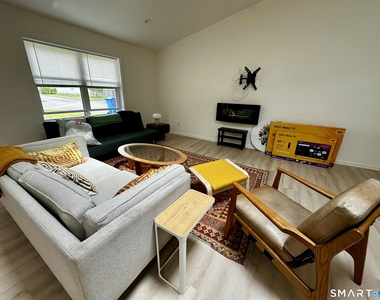 18 Graves Avenue - Photo Thumbnail 8