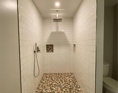 18 Graves Avenue - Photo Thumbnail 23