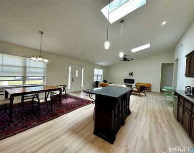 18 Graves Avenue - Photo Thumbnail 7