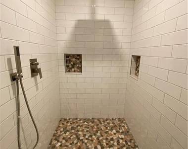 18 Graves Avenue - Photo Thumbnail 24