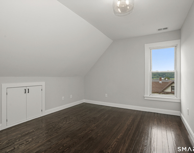 174 Coram Avenue - Photo Thumbnail 6