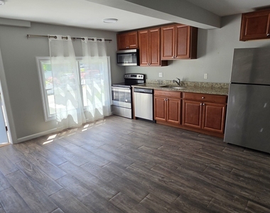 158 Greenwood Avenue - Photo Thumbnail 5