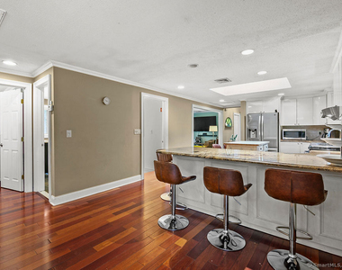 14 Ridgewood Road - Photo Thumbnail 6