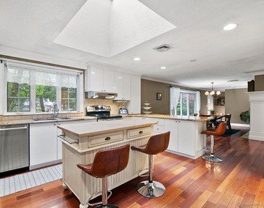 14 Ridgewood Road - Photo Thumbnail 3