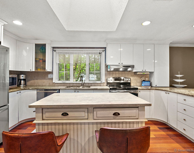 14 Ridgewood Road - Photo Thumbnail 5