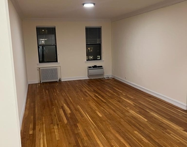 E 89th St / York Avenue - Photo Thumbnail 3