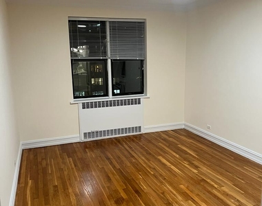 E 89th St / York Avenue - Photo Thumbnail 5