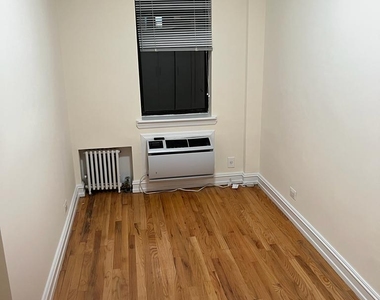 E 89th St / York Avenue - Photo Thumbnail 10