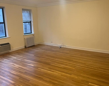 E 89th St / York Avenue - Photo Thumbnail 3