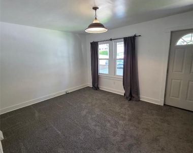 425 Mount Vernon Ave - Photo Thumbnail 3