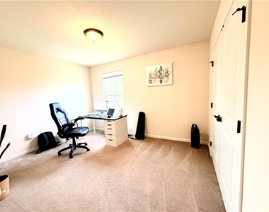 2702 Pittsburgh Ct - Photo Thumbnail 8