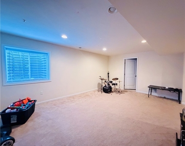 2702 Pittsburgh Ct - Photo Thumbnail 14