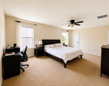 2702 Pittsburgh Ct - Photo Thumbnail 12