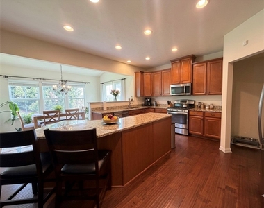 2702 Pittsburgh Ct - Photo Thumbnail 5