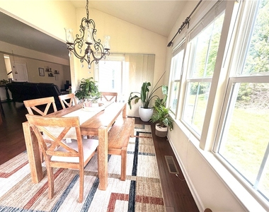 2702 Pittsburgh Ct - Photo Thumbnail 6