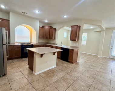 7312 W Mesa Vista Avenue - Photo Thumbnail 5