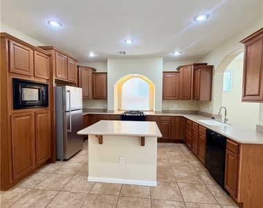7312 W Mesa Vista Avenue - Photo Thumbnail 6