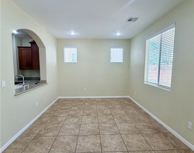 7312 W Mesa Vista Avenue - Photo Thumbnail 9