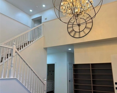 605 Runbridge Street - Photo Thumbnail 2