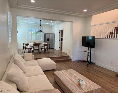 605 Runbridge Street - Photo Thumbnail 3