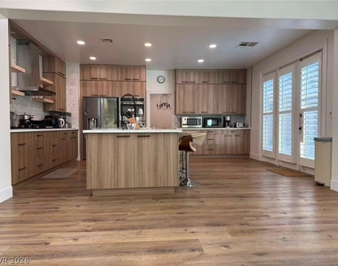 605 Runbridge Street - Photo Thumbnail 6