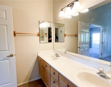 10500 Pine Pointe Avenue - Photo Thumbnail 7