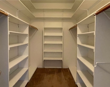 10500 Pine Pointe Avenue - Photo Thumbnail 6