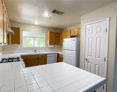 10500 Pine Pointe Avenue - Photo Thumbnail 11