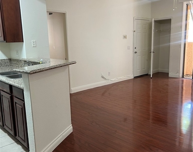 5166 S Jones Boulevard - Photo Thumbnail 3