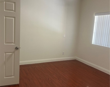 5166 S Jones Boulevard - Photo Thumbnail 12