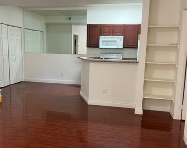 5166 S Jones Boulevard - Photo Thumbnail 2
