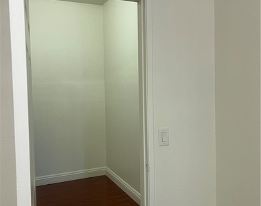 5166 S Jones Boulevard - Photo Thumbnail 14