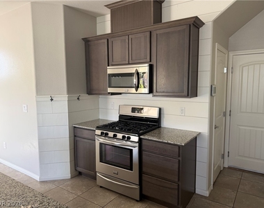 8910 Bucco Reef Avenue - Photo Thumbnail 14