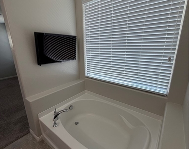 8910 Bucco Reef Avenue - Photo Thumbnail 39