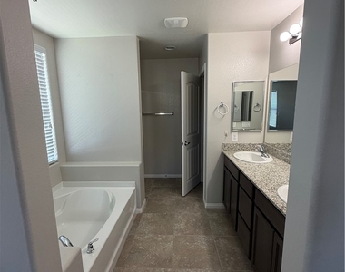 8910 Bucco Reef Avenue - Photo Thumbnail 35