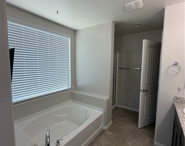8910 Bucco Reef Avenue - Photo Thumbnail 36
