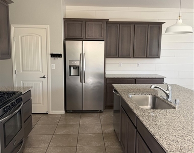 8910 Bucco Reef Avenue - Photo Thumbnail 12