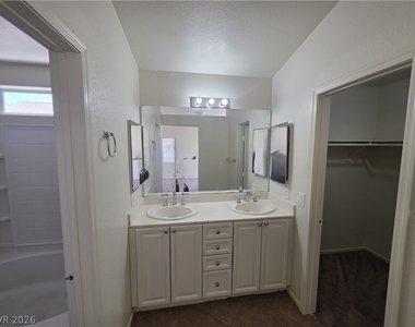 3665 Remington Grove Avenue - Photo Thumbnail 12