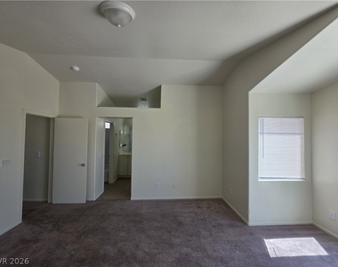3665 Remington Grove Avenue - Photo Thumbnail 9