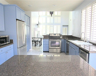 8521 Heather Downs Drive - Photo Thumbnail 3