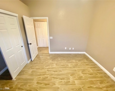 2000 Turquoise Ridge Street - Photo Thumbnail 21