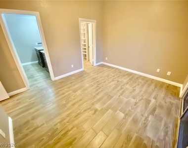 2000 Turquoise Ridge Street - Photo Thumbnail 2