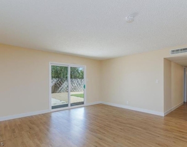 6320 Shawnee Avenue - Photo Thumbnail 16