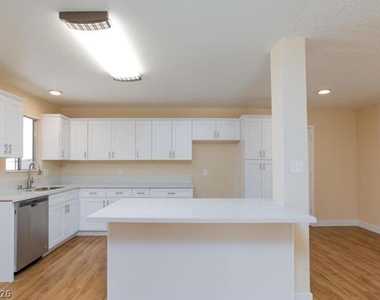 6320 Shawnee Avenue - Photo Thumbnail 20