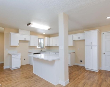 6320 Shawnee Avenue - Photo Thumbnail 18