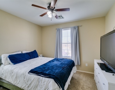 2619 Begonia Valley Avenue - Photo Thumbnail 35
