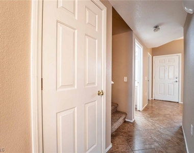 2000 Quartz Cliff Street - Photo Thumbnail 23