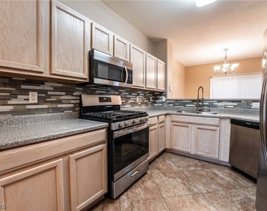 2000 Quartz Cliff Street - Photo Thumbnail 10